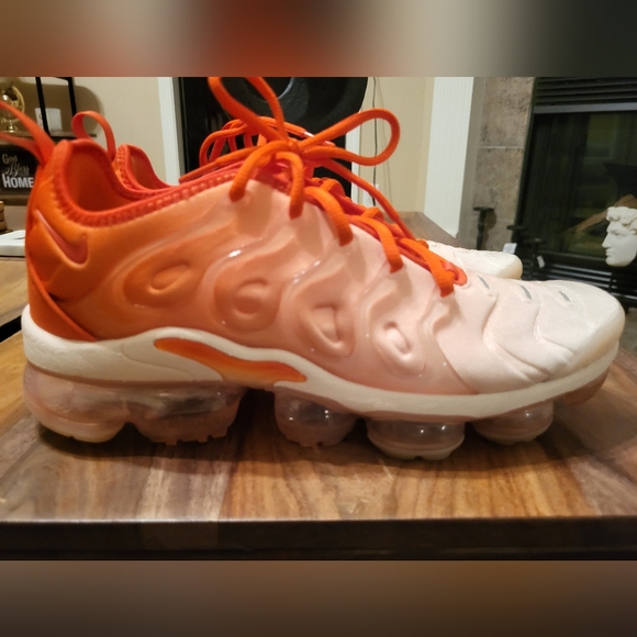 Sneakers - Picture 1 of 5